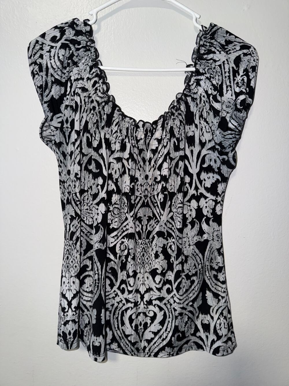 Carol Rose Black and Grey Floral Scroll Print Blouse Scoop Neck Ruffle Trim Flut